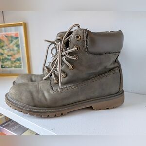 Union Bay Women's Lace-Up Boots Khaki Green Gray Size 9 Grunge Gorpecore Street